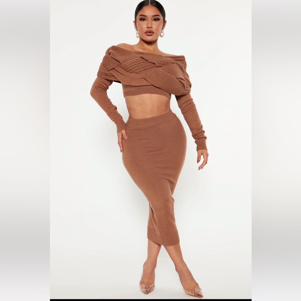 Knit Two Pieces Set In A Mocha Color. - image 1